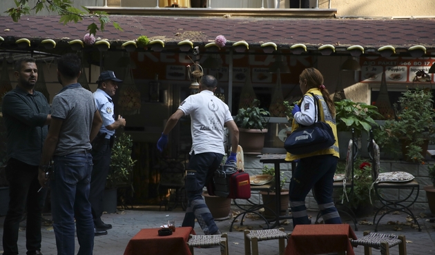 Kulağını kopartan komşusunu öldürdü...