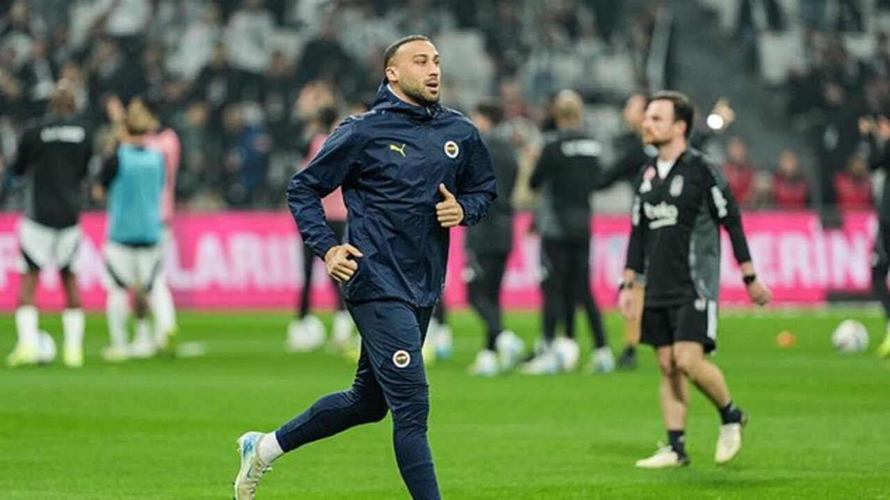 Derbi öncesi Beşiktaş tribünlerinden Cenk Tosun'a şok protesto!