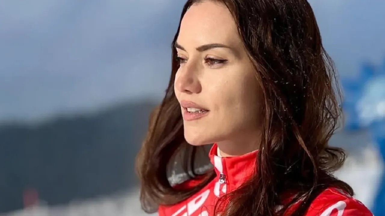Fahriye Evcen'den kötü haber! Kaza geçirdi...