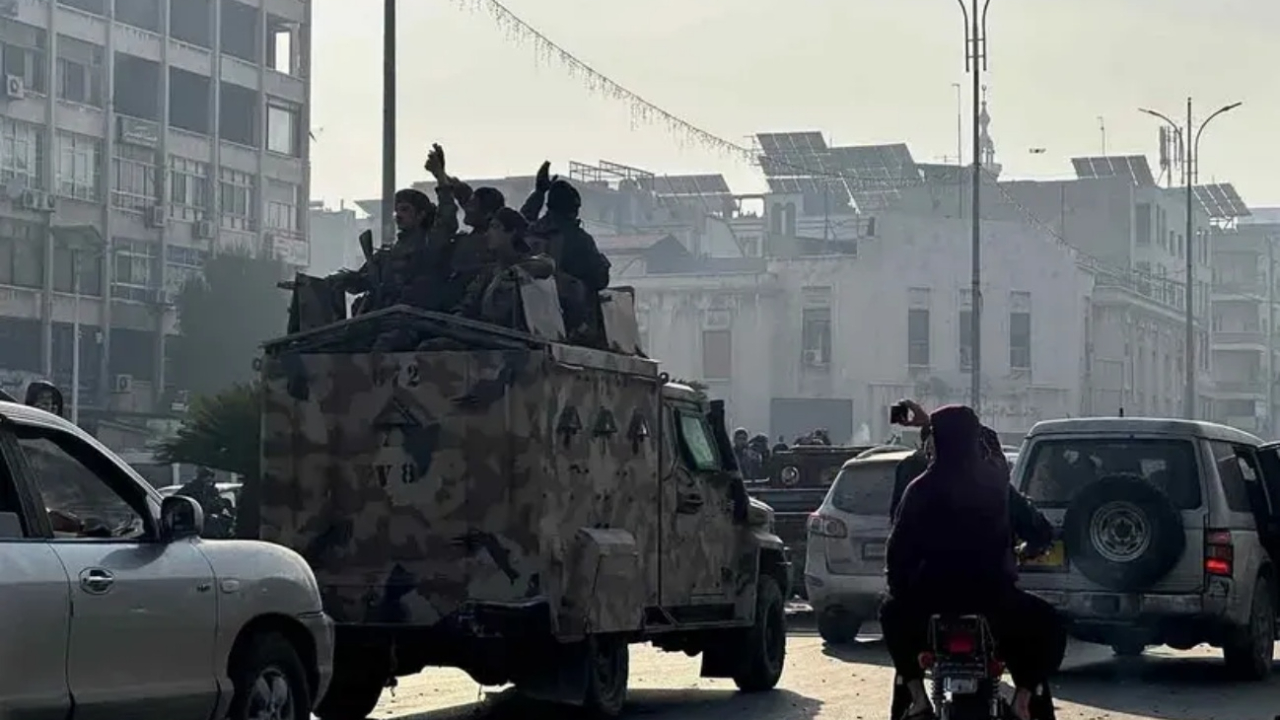 Şam Düştü! Suriye'de 54 yıllık Esad ailesi dönemi tarihe karıştı