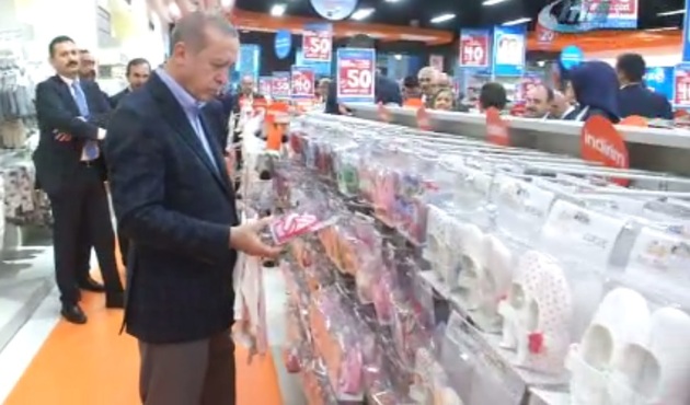 Cumhurbaşkanı Erdoğan torunu Canan Aybüke için alışveriş yaptı! / VİDEO