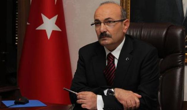 Eski Burdur Valisi FETÖ'den gözaltında!