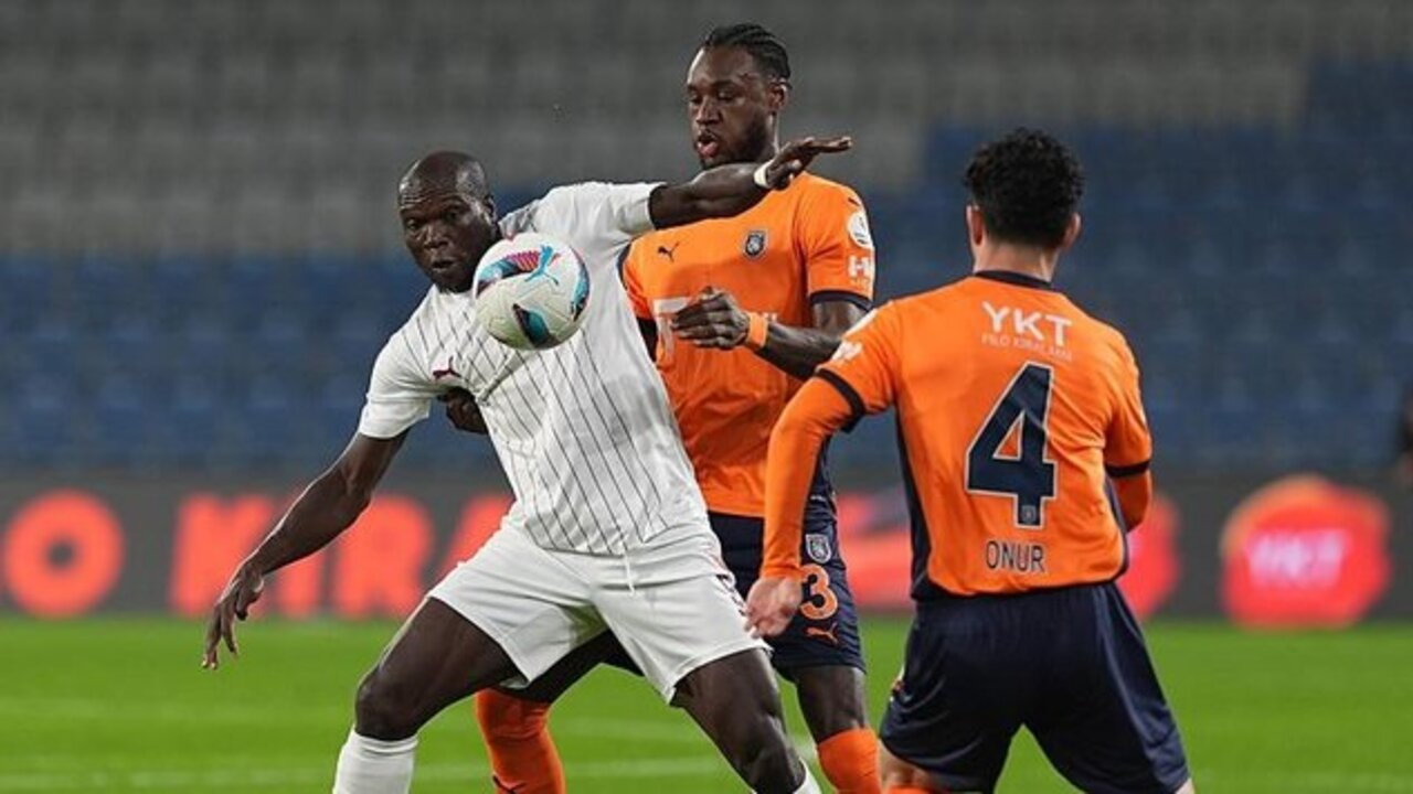 Başakşehir FK evinde hata yapmadı, 3 puanı 3 golle aldı! Başakşehir FK 3 - 0 Hatayspor | Maçın özeti