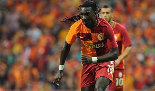 Bafetimbi Gomis kendini gençlere adadı...
