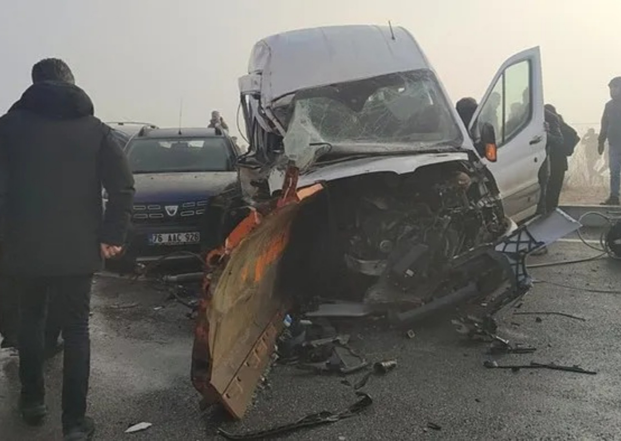 Van'da korkunç kaza! 50 araç birbirine girdi... Ölü ve yaralılar var!