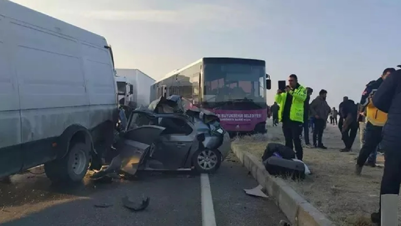 Van son dakika: Zincirleme trafik kazalarına 35 araç karıştı