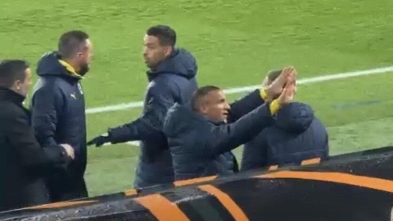 Samet Akaydin'a tepkiler sonrası Rodrigo Becao'dan tribünlere flaş hamle!