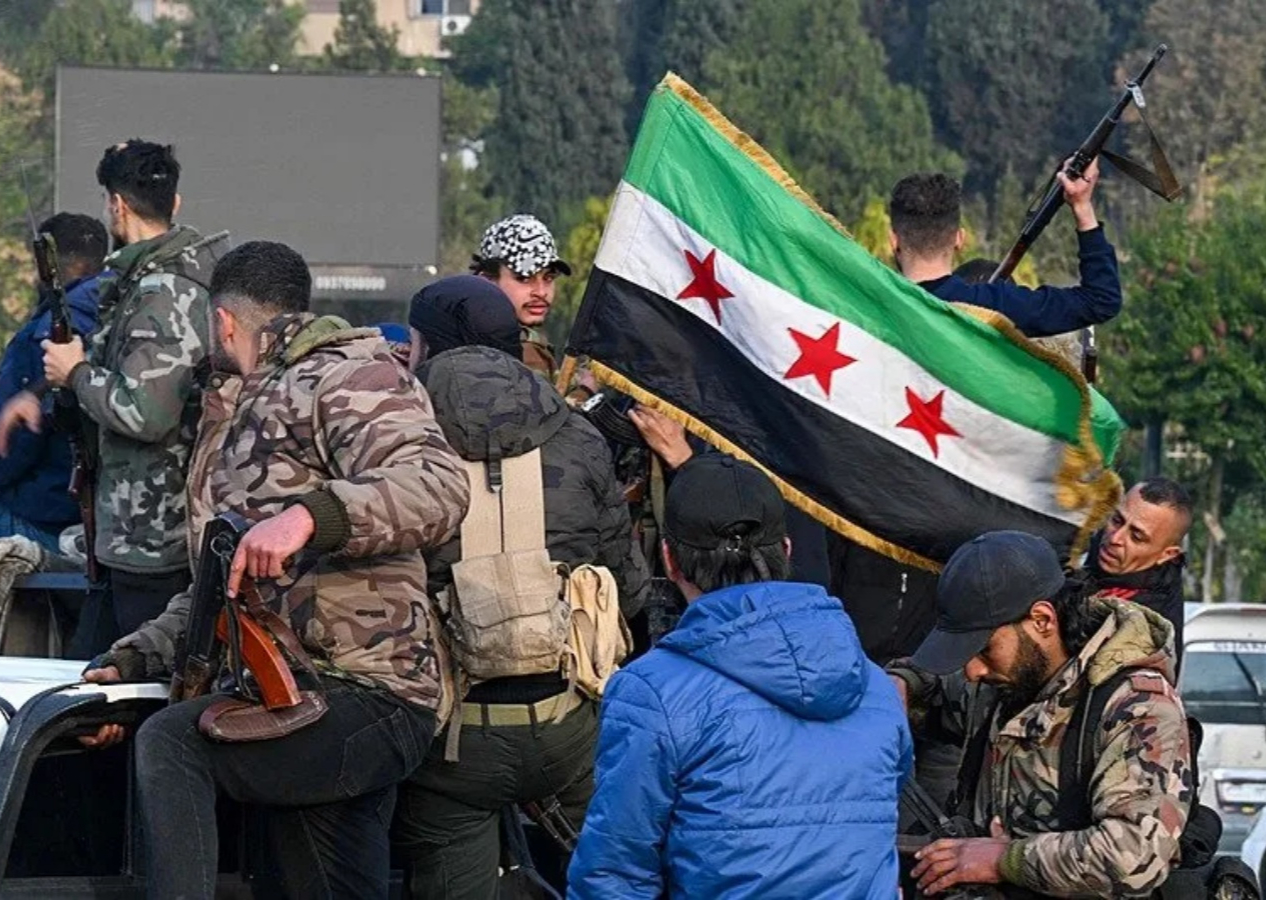 Suriye'de yeni hükümet, anayasayı ve parlamentoyu 3 ay boyunca askıya aldı