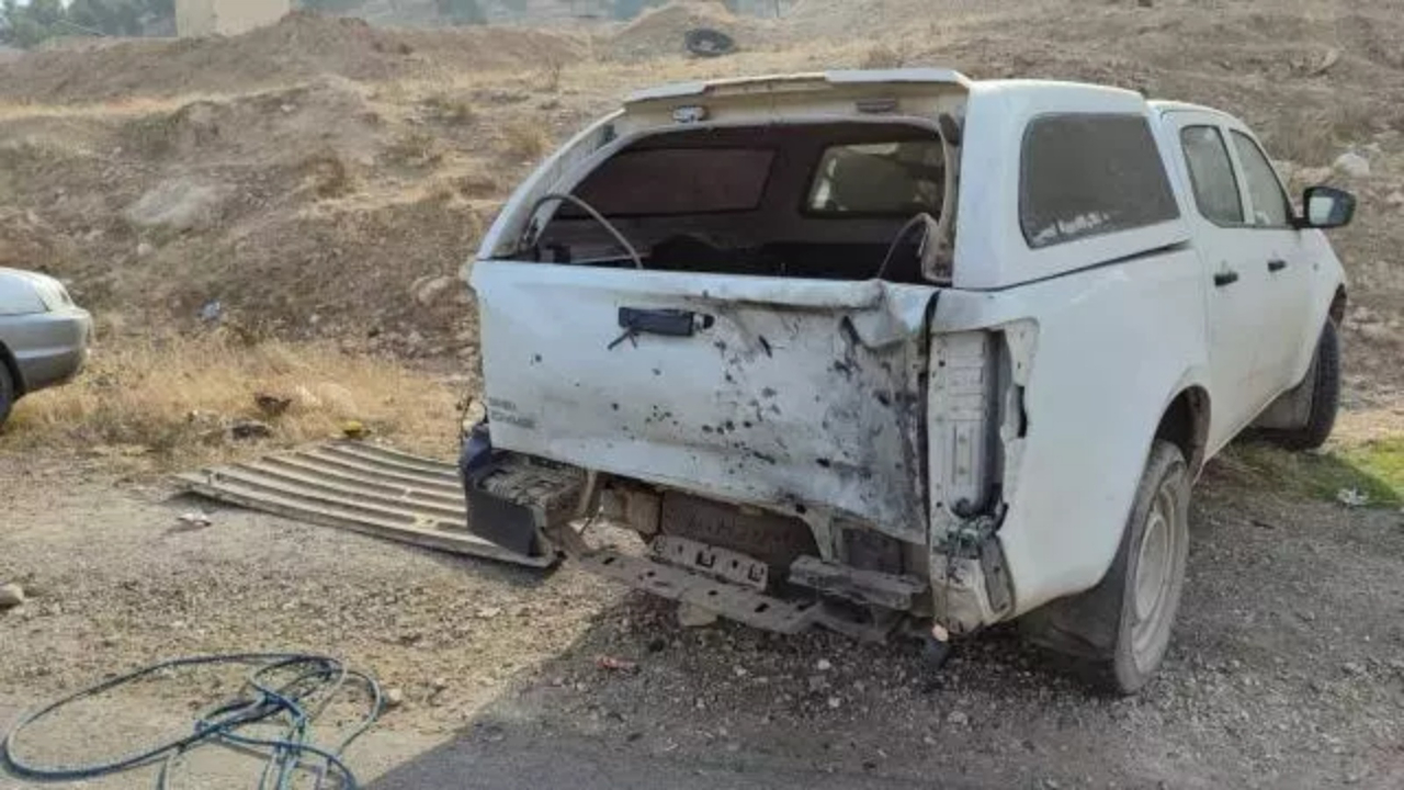 TRT Haber ekibine PKK'dan bombalı saldırı! Ekip aracı ağır hasar aldı...