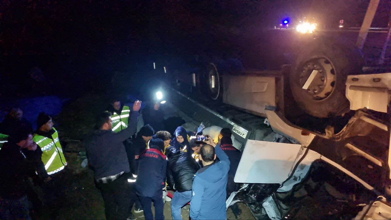 Çorum son dakika: 2 tır devrildi, 2 kişi yaralandı