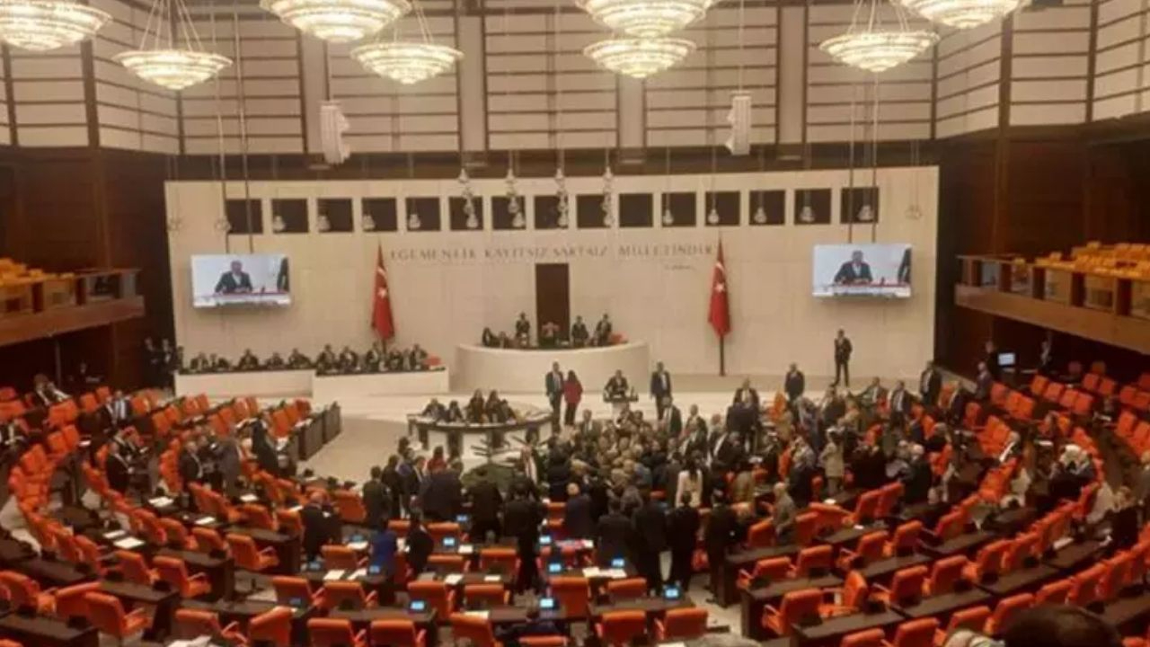 Meclis'te 'alkış' gerginliği: "Vekillerin hakkını gasp etti"