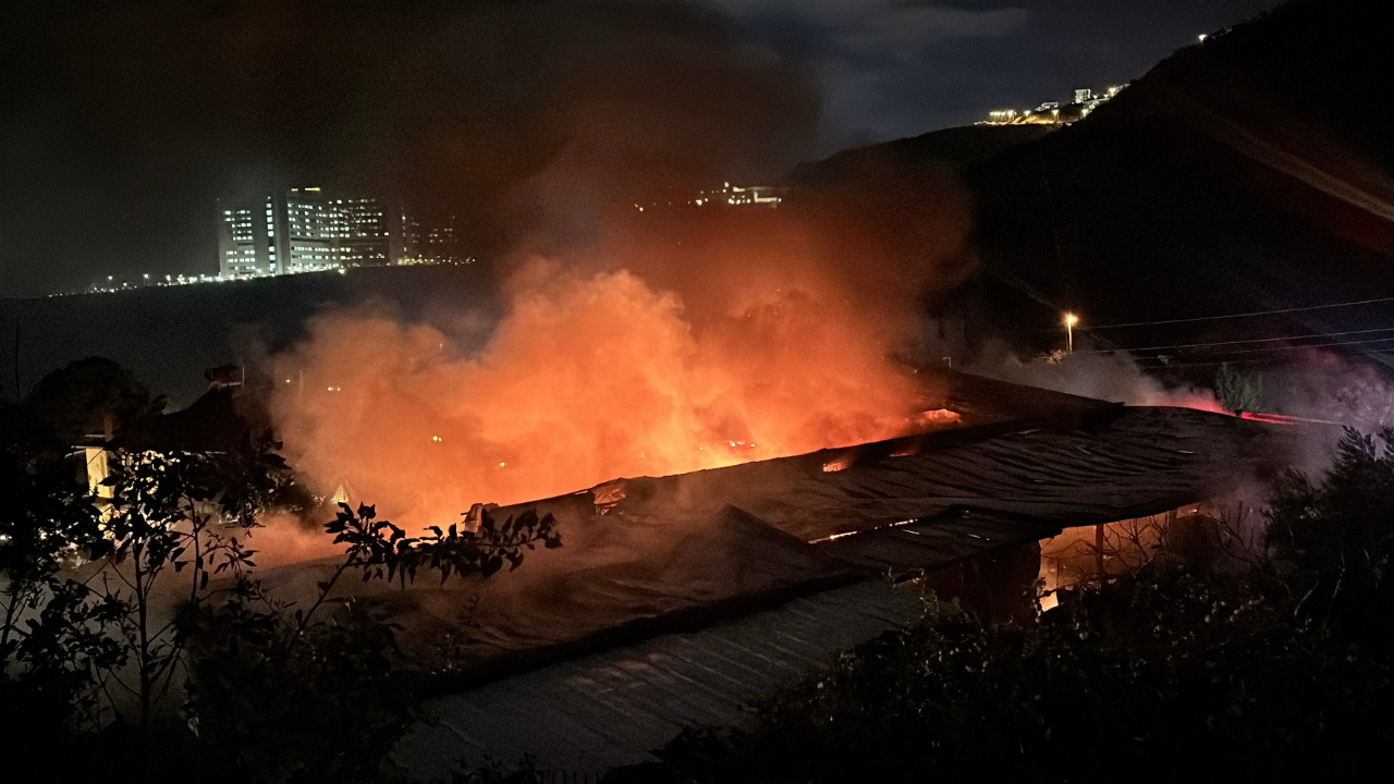 İzmir son dakika: Tekstil fabrikasında yangın çıktı...