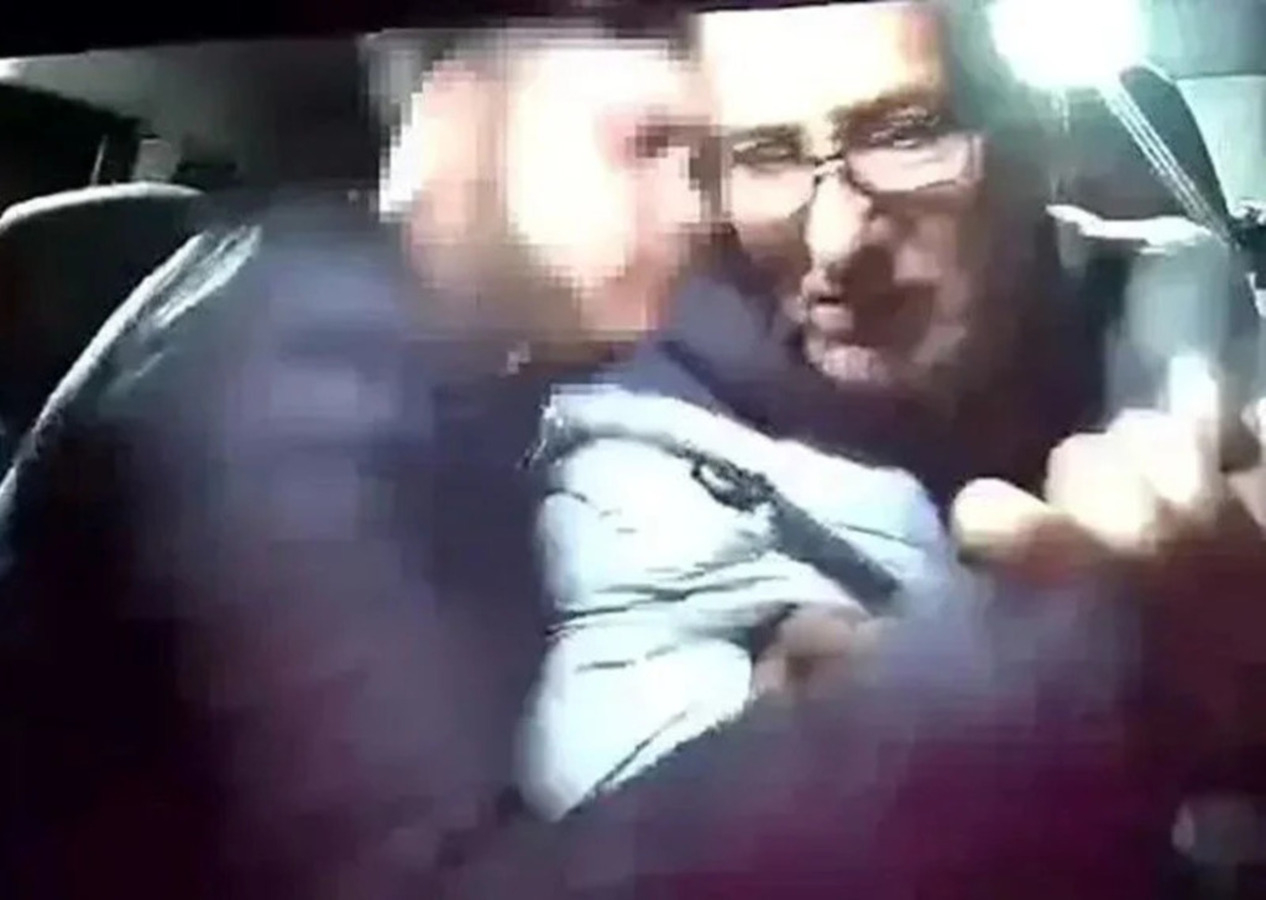 Manisa'da dehşet anları: Taksicinin kalbini hedef aldı, bıçak saplamaya kalkıştı!