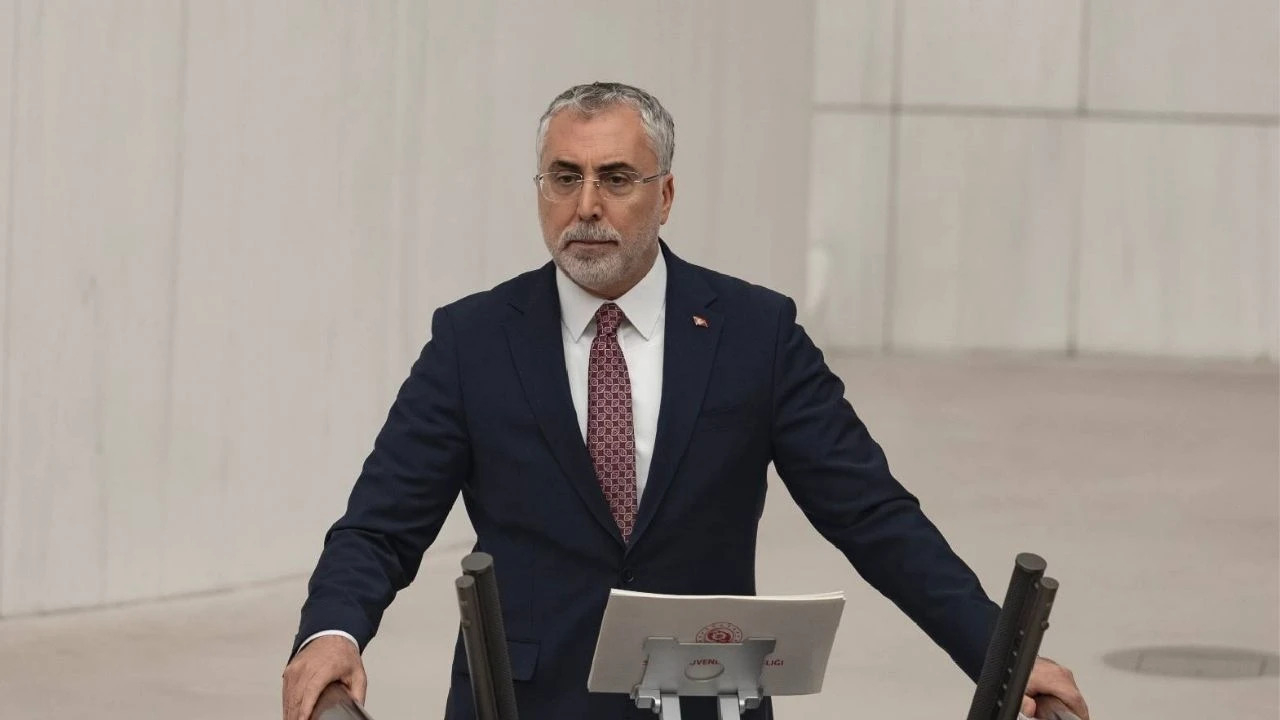 Çalışma ve Sosyal Güvenlik Bakanı Vedat Işıkhan'dan asgari ücret ve emekli maaşı zammı açıklaması!