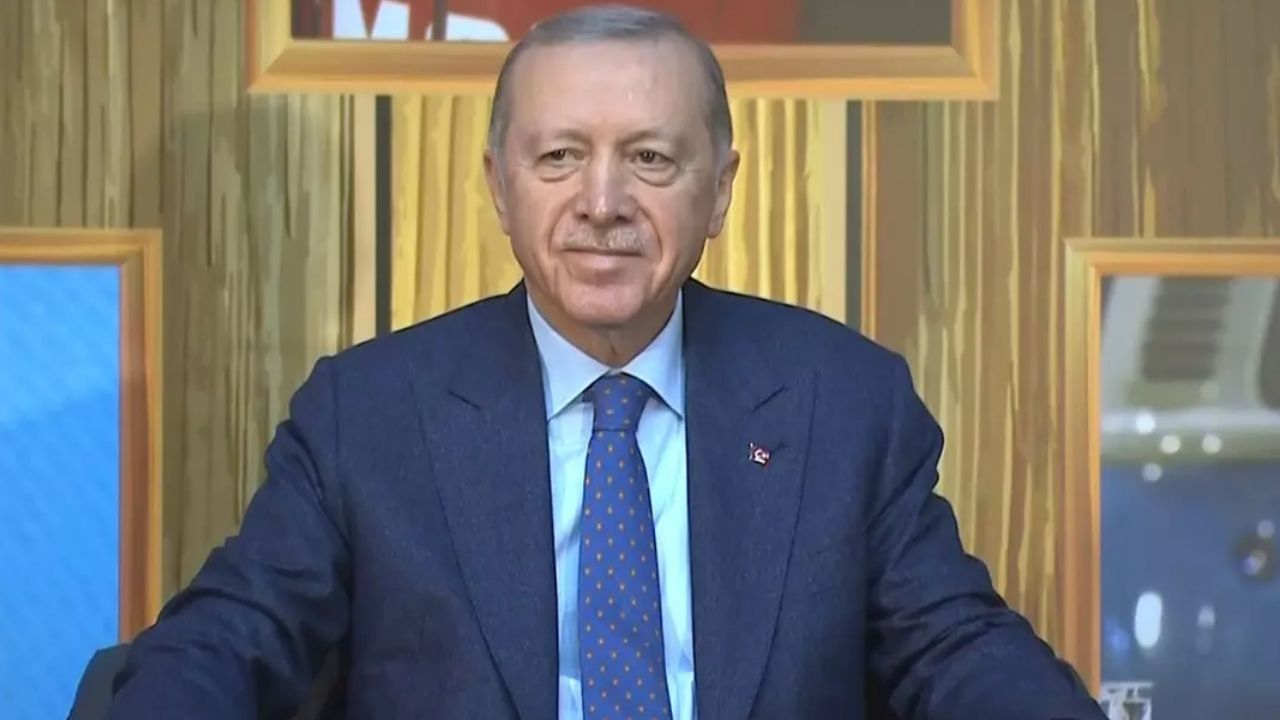 Gençlerin sorularını yanıtladı! Cumhurbaşkanı Erdoğan: Erkeklere kız, kızlara erkek beğendiremiyoruz