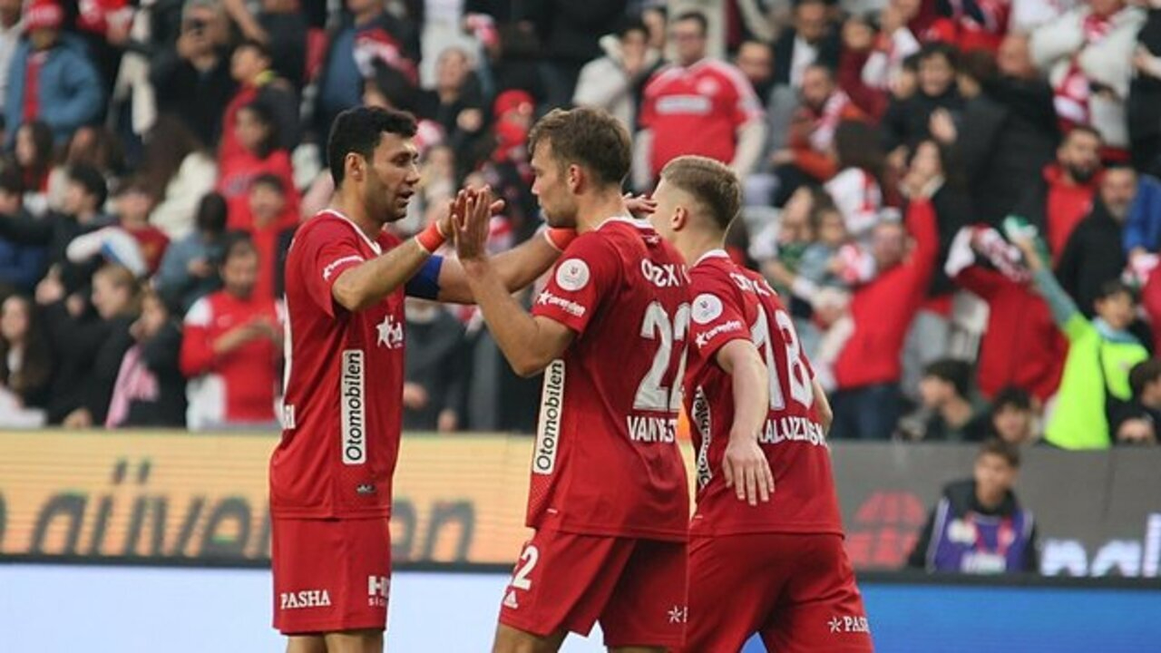 Antalyaspor sahasında duble yaptı, 3 puanı hanesine yazdırdı! Antalyaspor 2 - 0 Kayserispor | Canlı maç anlatımı