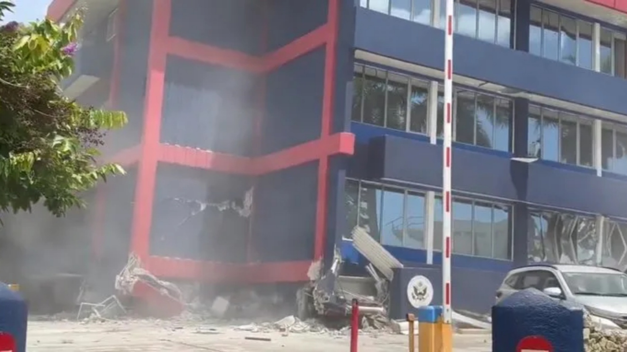 Büyük Okyanus’taki Vanuatu'da 7.3 büyüklüğünde deprem! Tsunami uyarısı verildi...