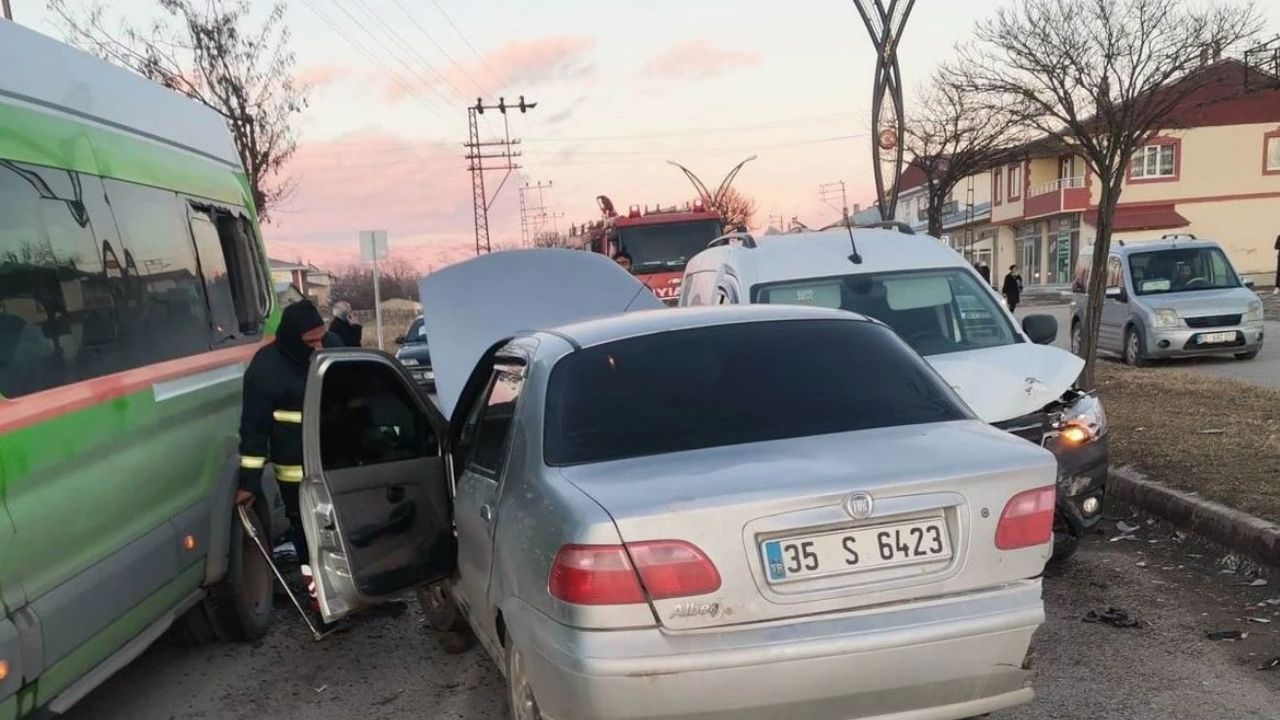 Van'da son dakika haberi! Erciş'te zincirleme kaza: 2 yaralı!