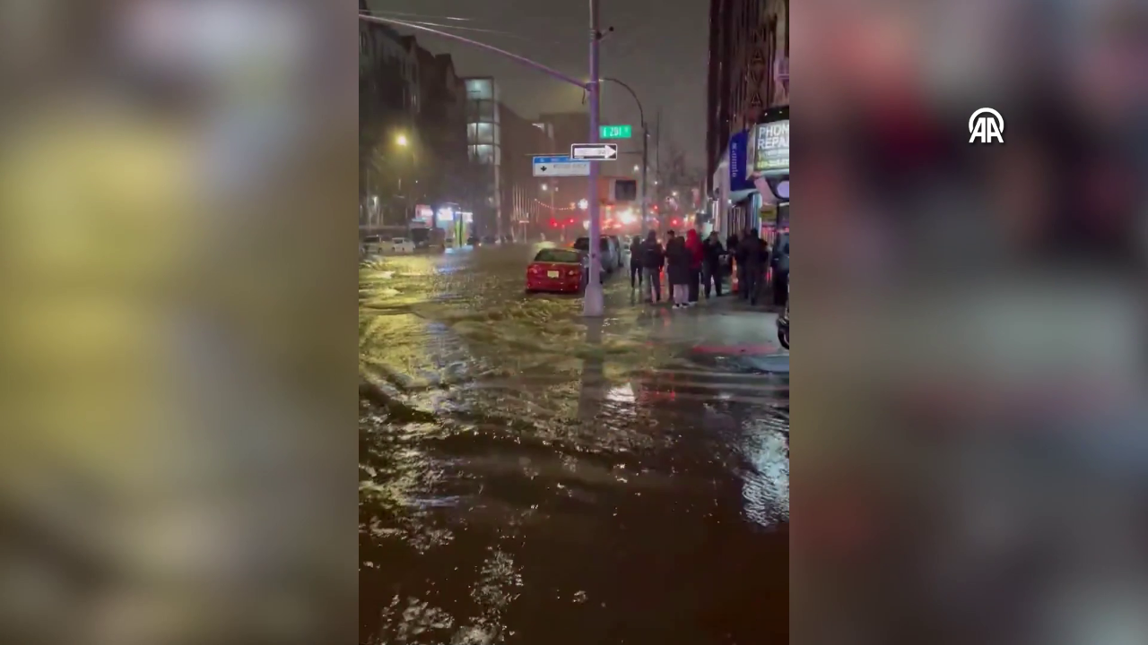 Sözde megakent! Su borusu arızalandı New York'u sel aldı!