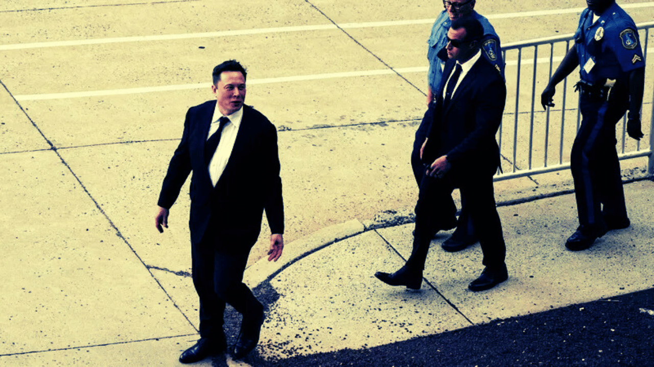 Elon Musk bütün ülkeye ilan etti: Derin devlet peşime düştü!