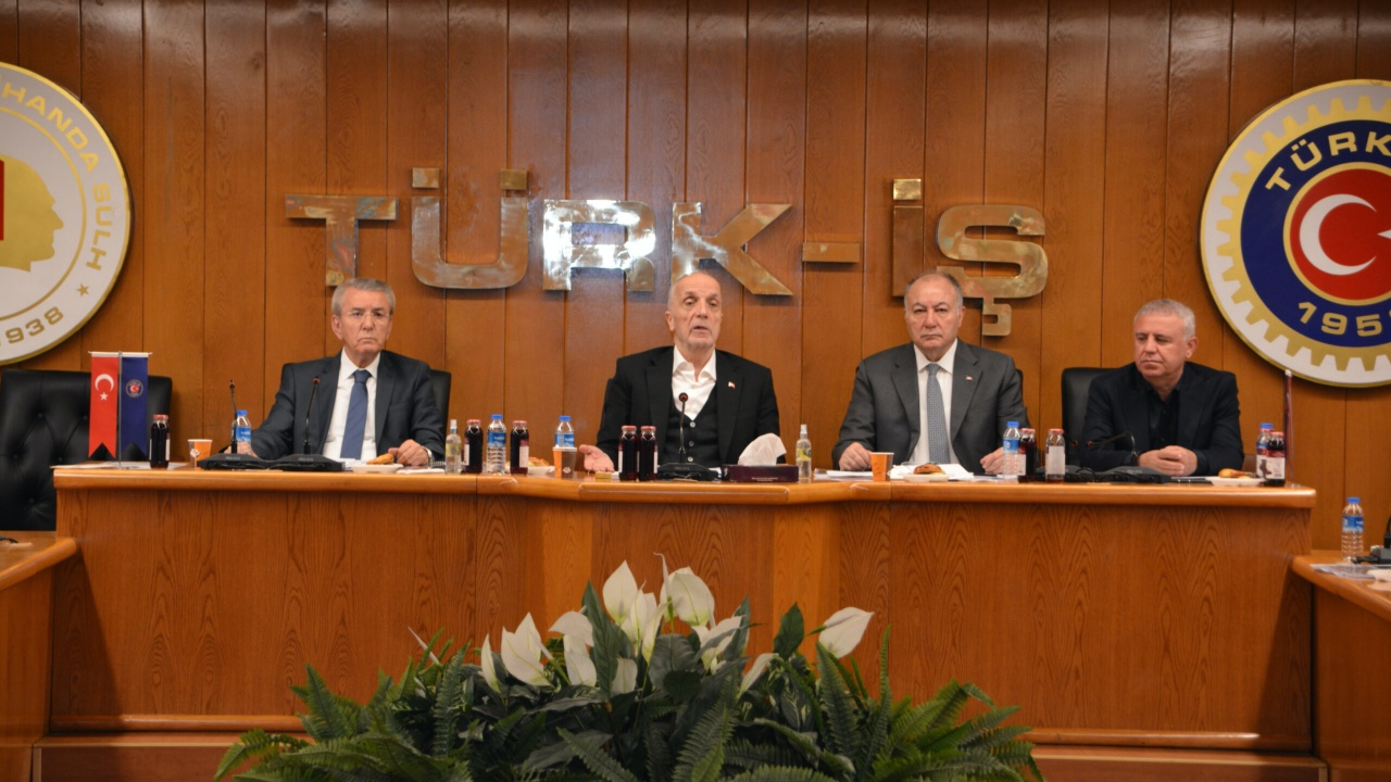 Türk-İş Başkanlar Kurulu 2025 asgari ücreti belirlemek için toplanıyor
