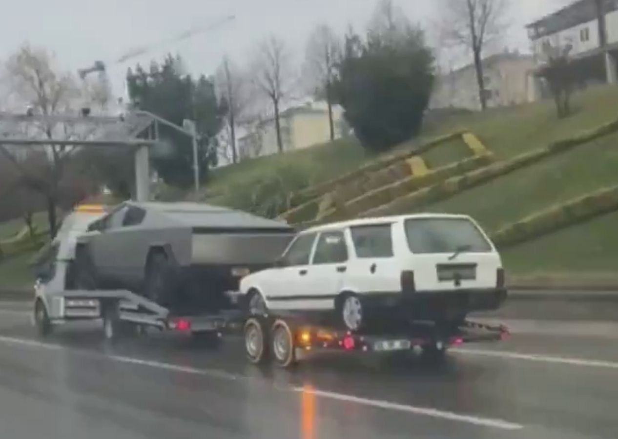 Tesla Cybertruck ve Tofaş Kartal aynı çekicide! İşte o anlar...