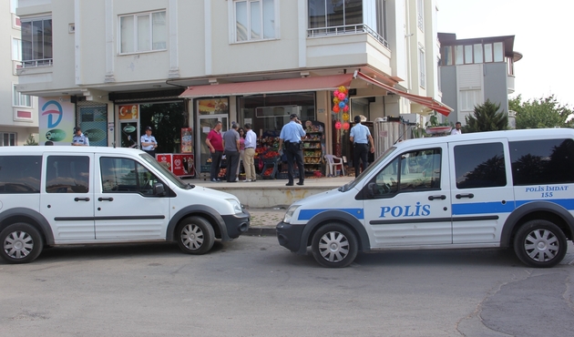 Markette pompalı tüfekli şaka ölümle bitti...