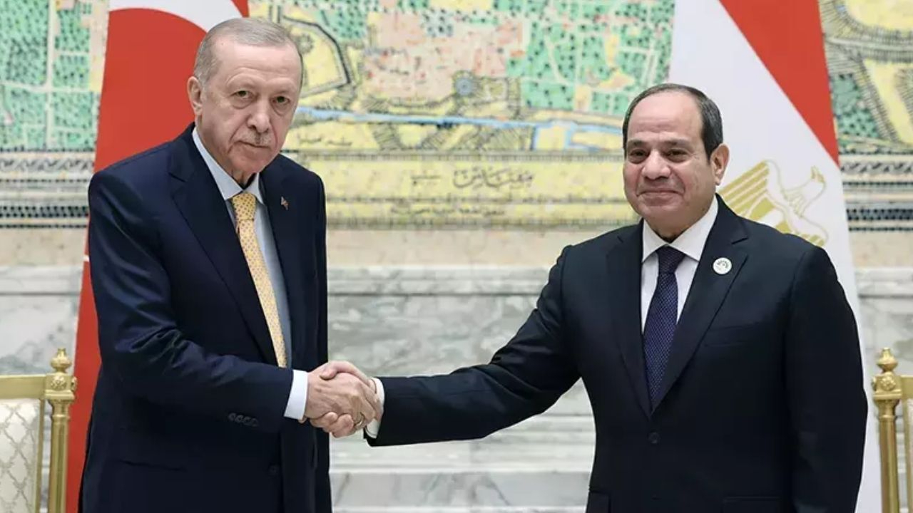 Kahire’de tarihi diplomasi! Cumhurbaşkanı Erdoğan ve Sisi kritik görüşmede buluştu