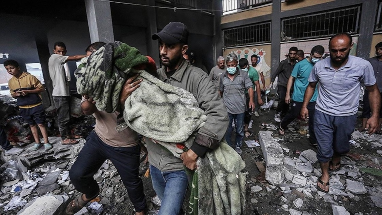 İsrail Filistinleri öldürüp cesetlerini sokağa atıyor - Gazze Son Dakika