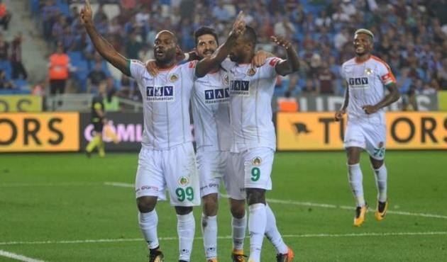 Vagner Love coştu, Alanya fark attı!