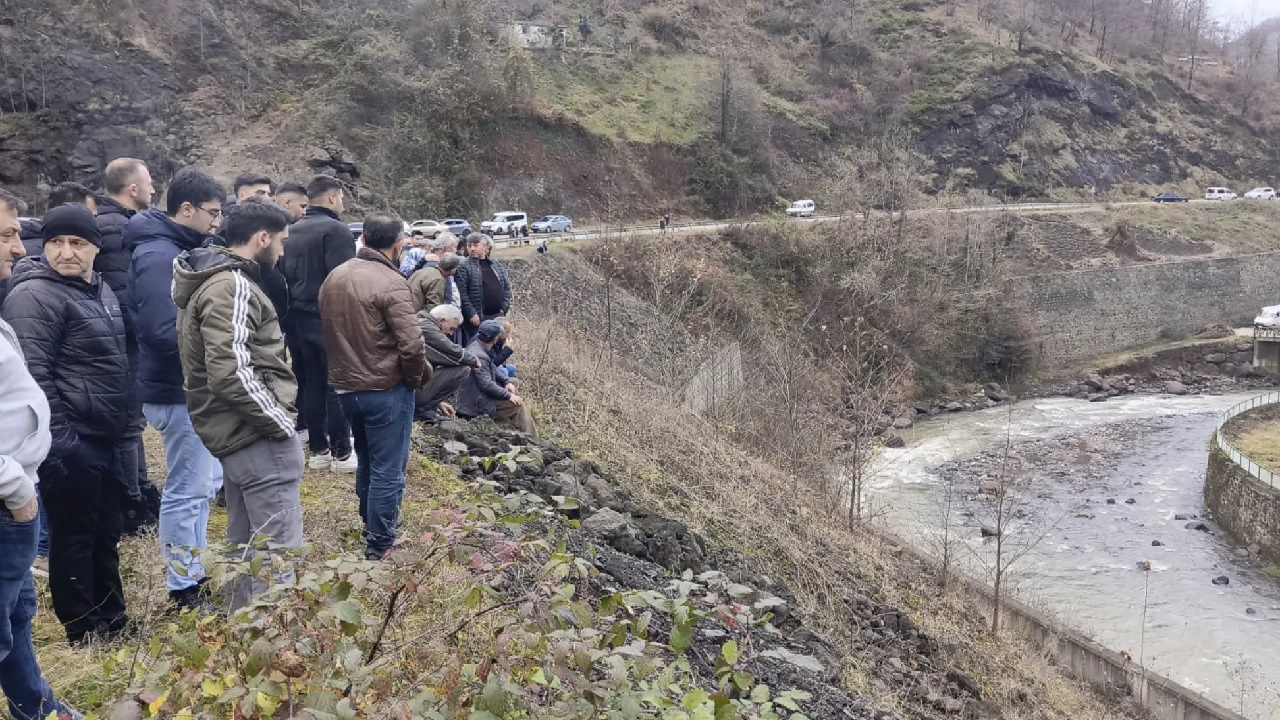 Trabzon'da son dakika: Dereye yuvarlanan otomobildeki şahıs hayatını kaybetti...