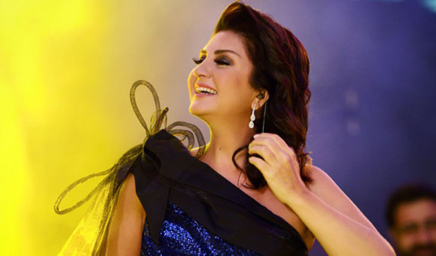 Sibel Can, konserinde Zeki Müren'i yad etti!