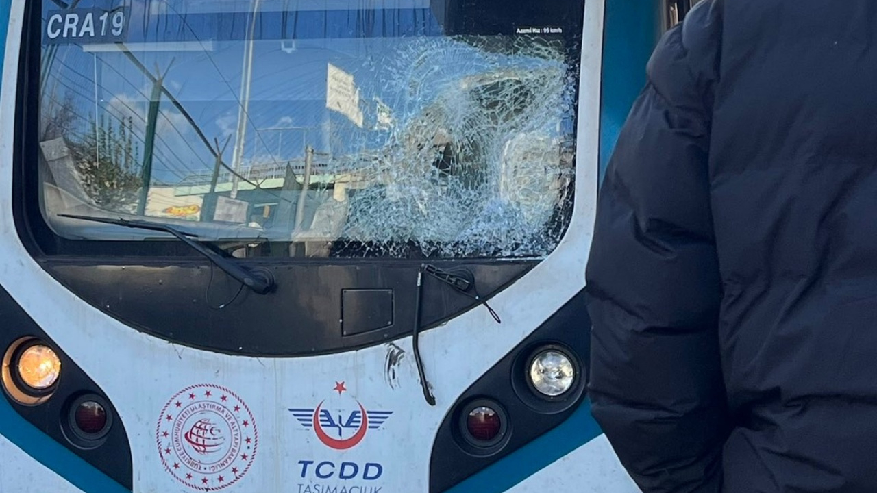 Marmaray Bostancı'da intihar! Seferler durduruldu...