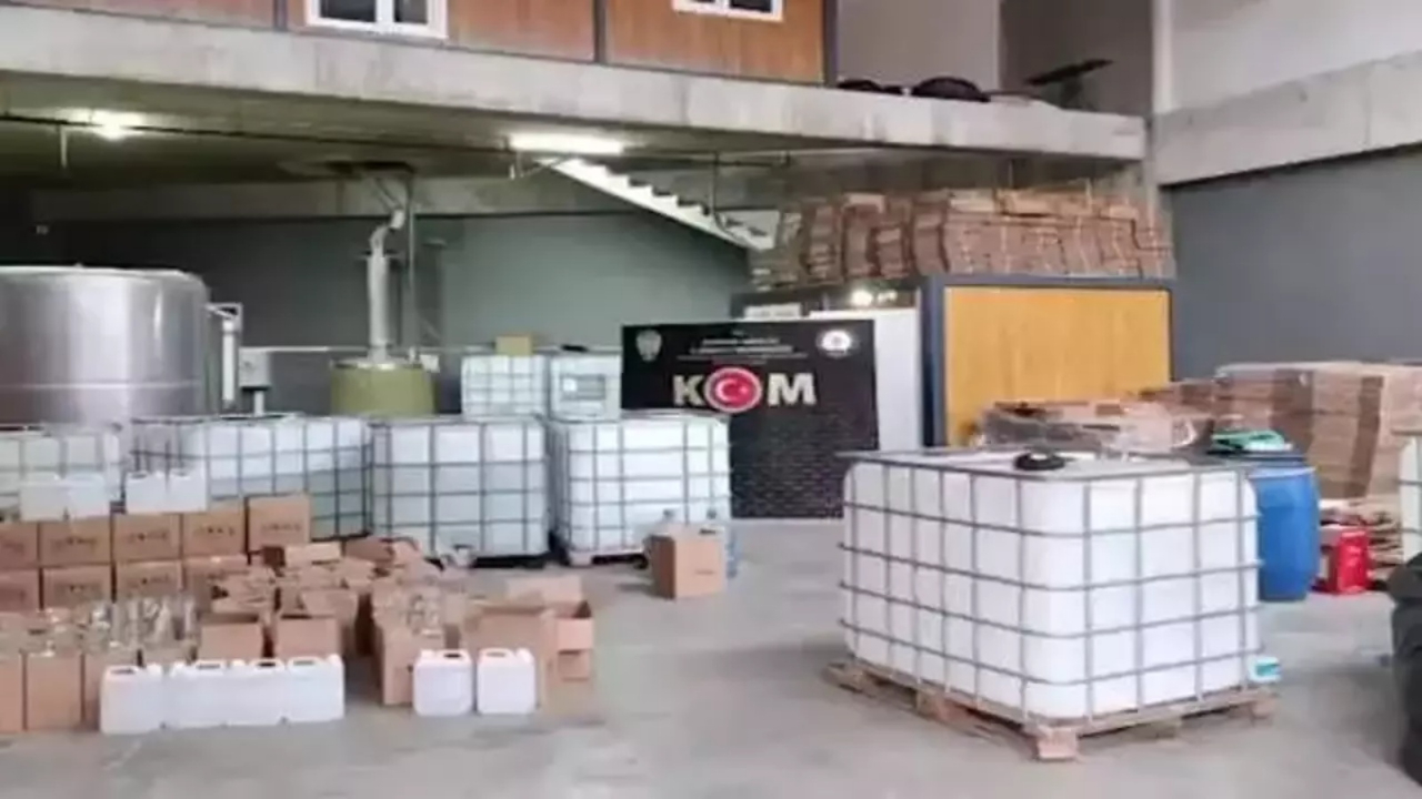 Vatandaşı zehirleyeceklerdi! 137 bin litre sahte alkol ele geçirildi! 74 milyon TL’lik vergi kaybı önlendi...