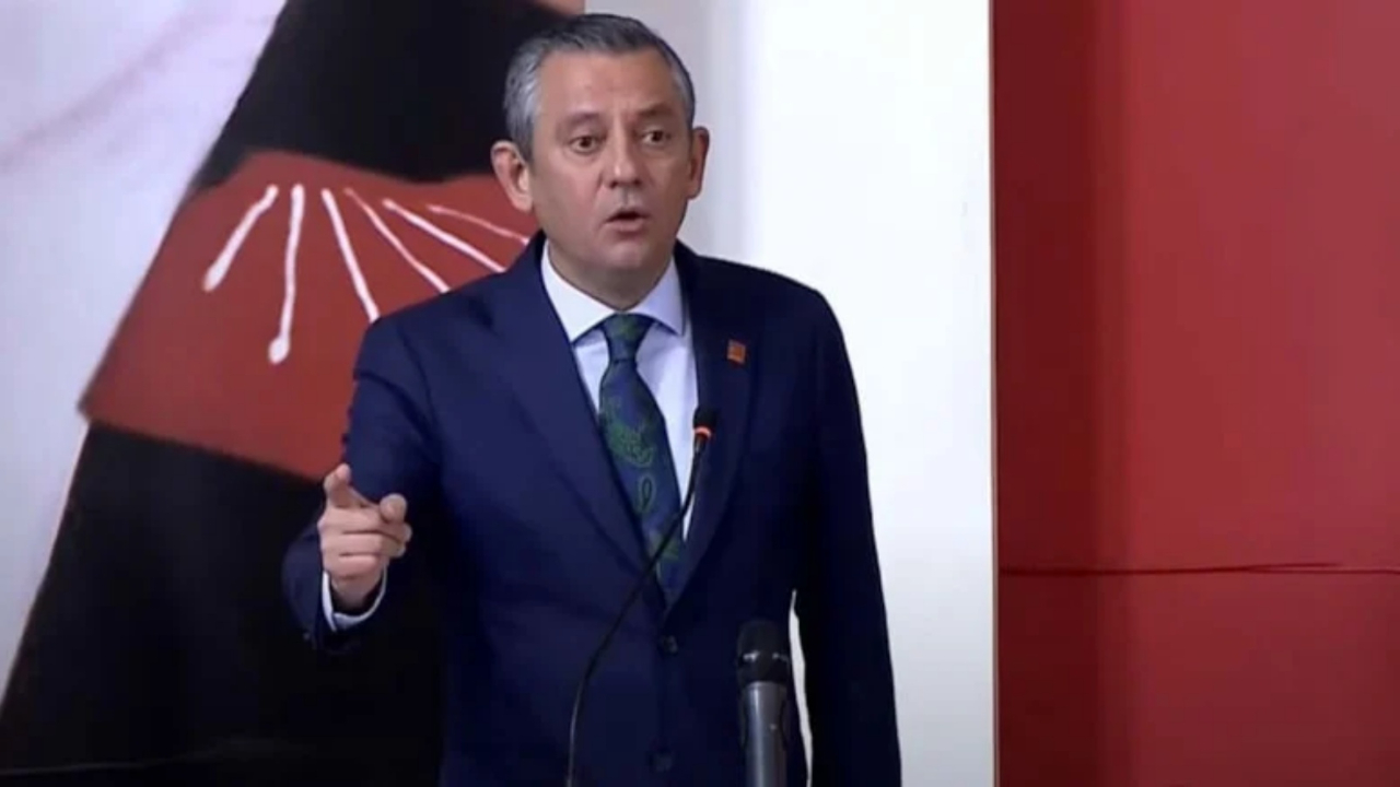 Özgür Özel'den açık açık darbe çağrısı: Bir milyon kişi meydana iner, rejim değişir!