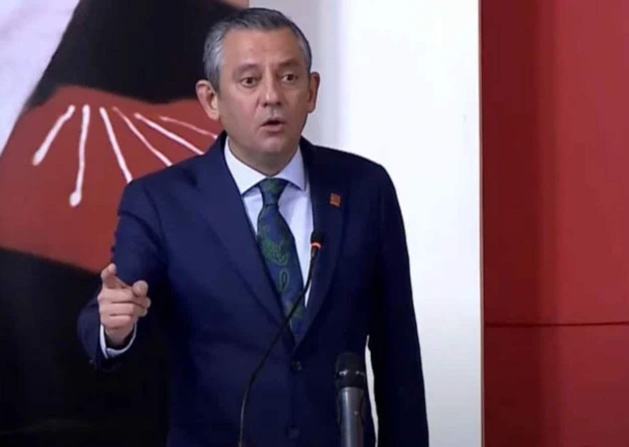 Özgür Özel'den açık açık darbe çağrısı: Bir milyon kişi meydana iner, rejim değişir!