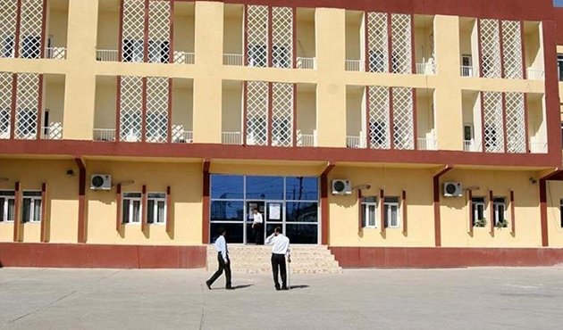 İlkokul birinci sınıf öğrencisinin çantasında silah!
