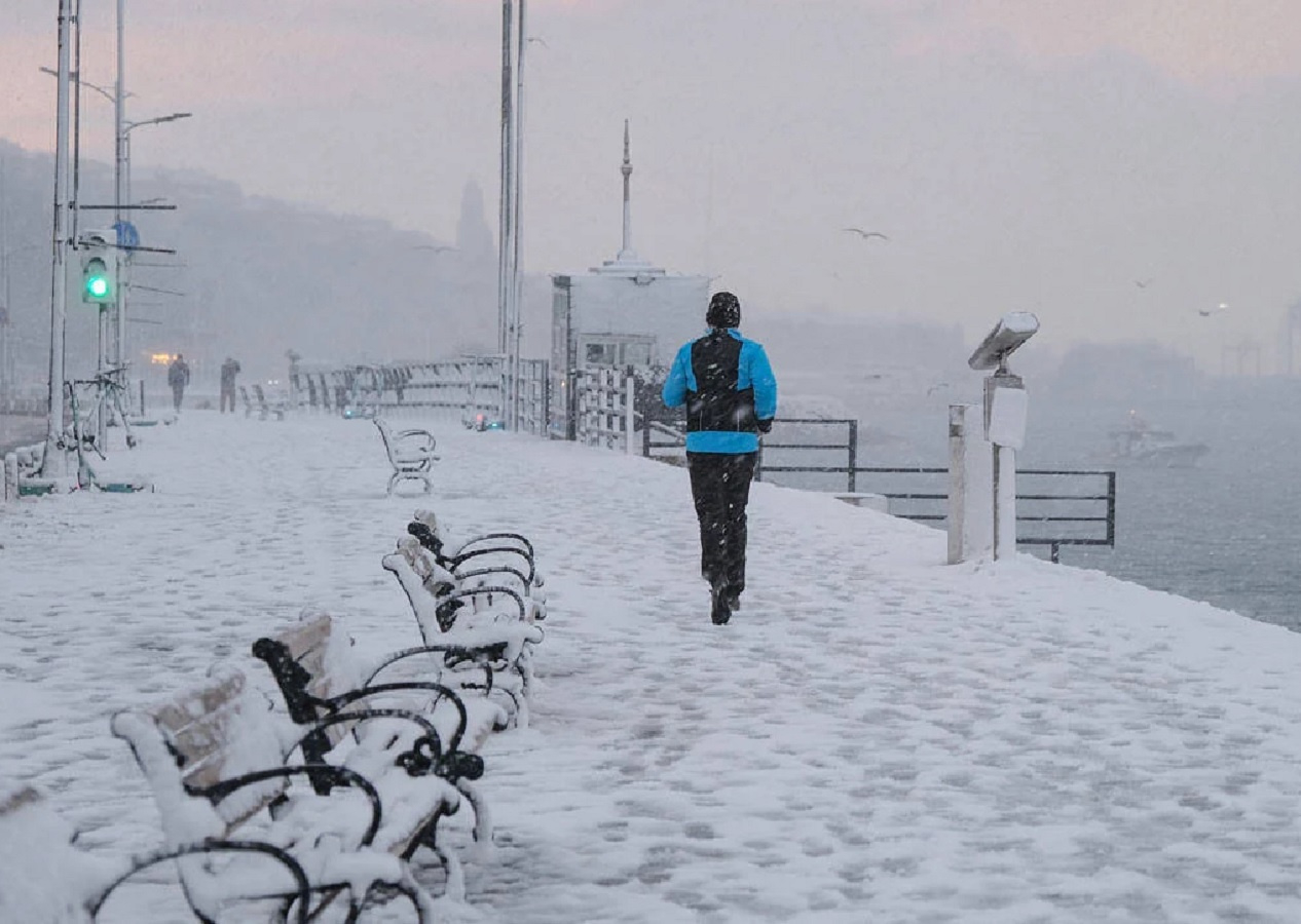 Meteoroloji o bölgeyi uyarmıştı! Yurdun doğusu ve iç kesimlerinde yoğun kar ulaşımı aksattı...