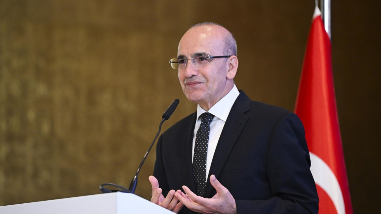 Bakan Şimşek'ten asgari ücret değerlendirmesi! Enflasyonun üzerinde arttı