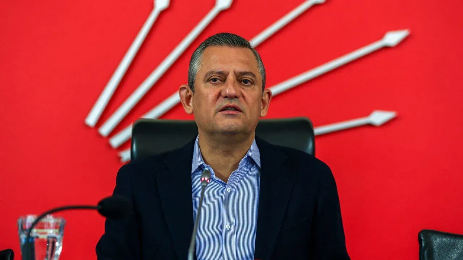 CHP'nin Kapalı Toplantısı'nda büyük kriz! Özgür Özel "Terbiyesiz adam" diyerek bağırdı...
