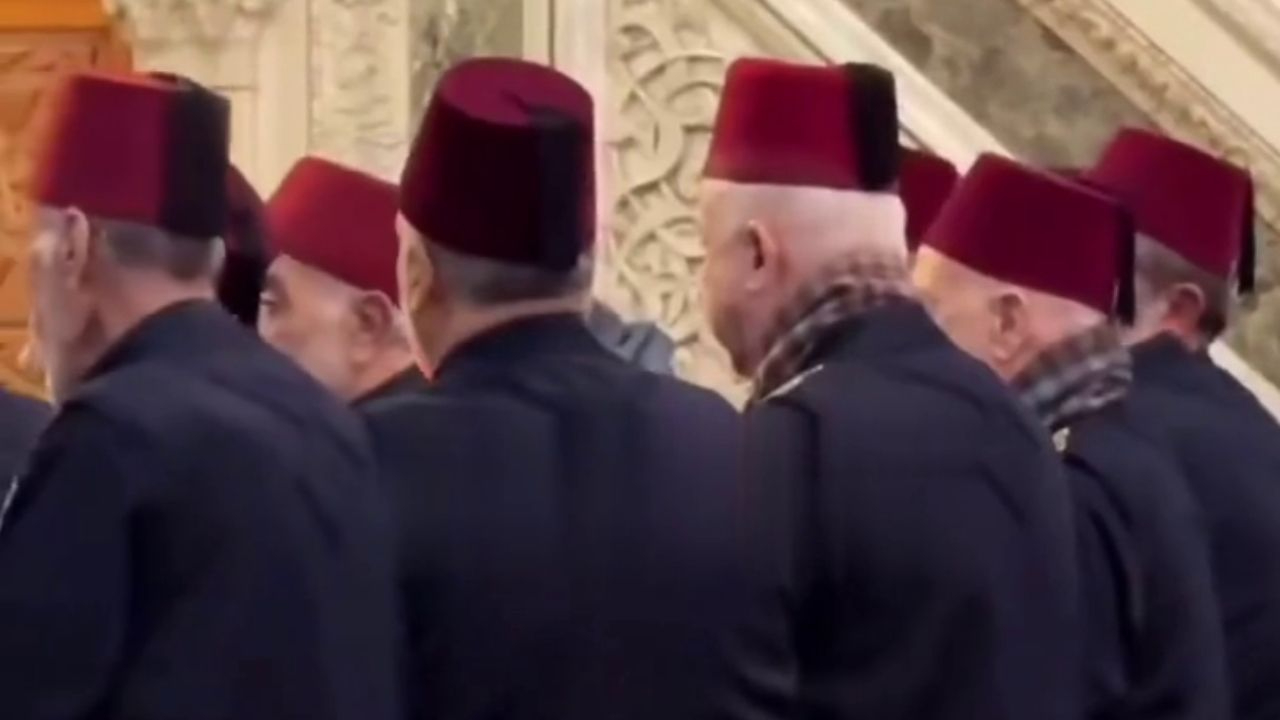 Tarihi anlar! 15 yıl sonra Emevi Camii'nde toplu ezan geleneği geri döndü!