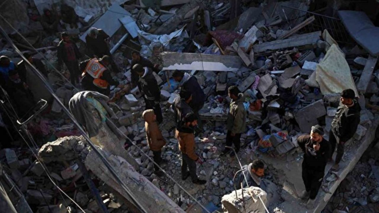 Hamas İsrail'in yeni katliamlarını duyurdu: Sivillerin sığındığı çadırlar vuruldu, onlarca ölü