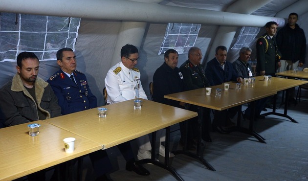 Kuvvet Komutanlarından Şehit Jandarma Yüzbaşı Mustafa Erdal'ın ailesine taziye ziyareti.