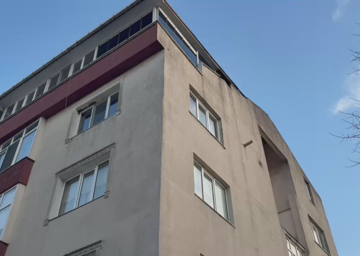 İstanbul son dakika: Baca temizliği can aldı! 5 katlı binanın çatısından düşen kişi öldü...