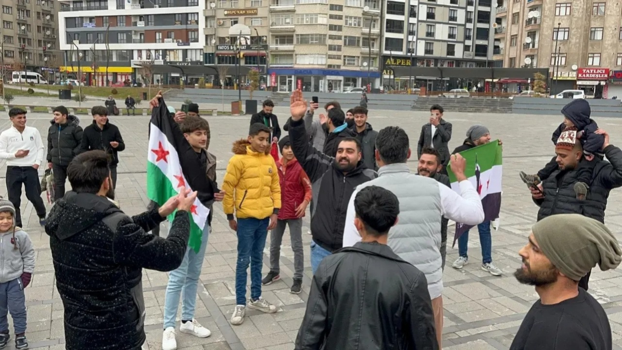 Almanya'dan ülkesine dönmek isteyen Suriyelilere 1200 Euro destek