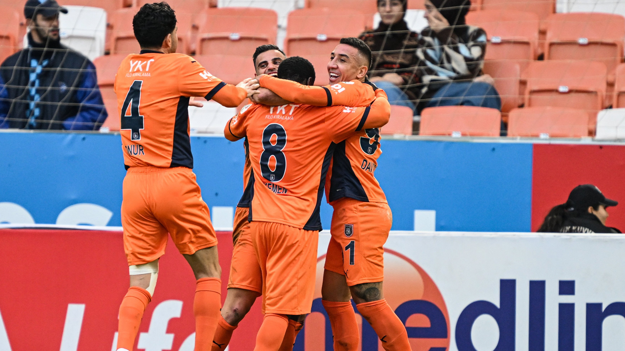 Başakşehir Adana Demirspor deplasmanında tek attı üç aldı
