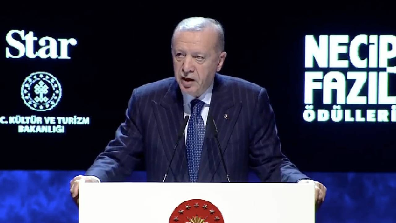 Cumhurbaşkanı Erdoğan Necip Fazıl'ın 'Bendedir' dizelerini seslendirdi