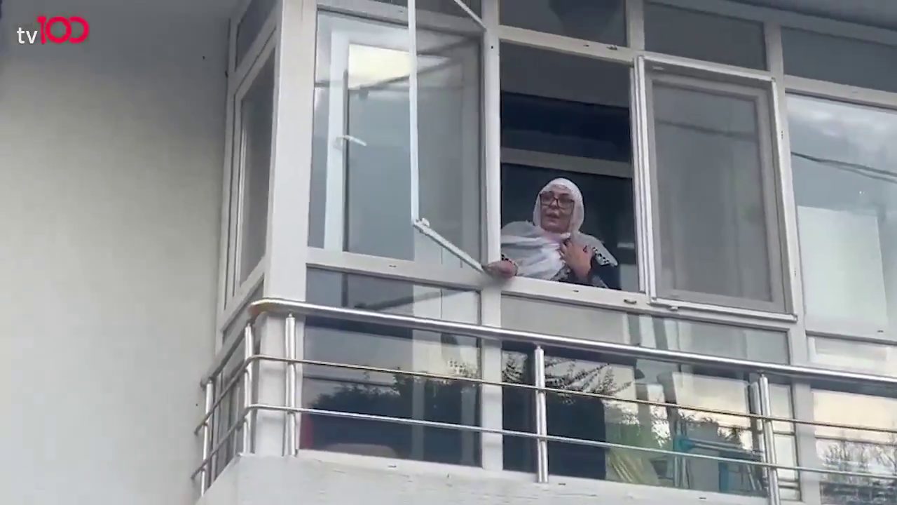 Balkondan taziye! Necla Nazır cama çıkıp basın mensuplarına seslendi: Demek ki iyi biriymiş