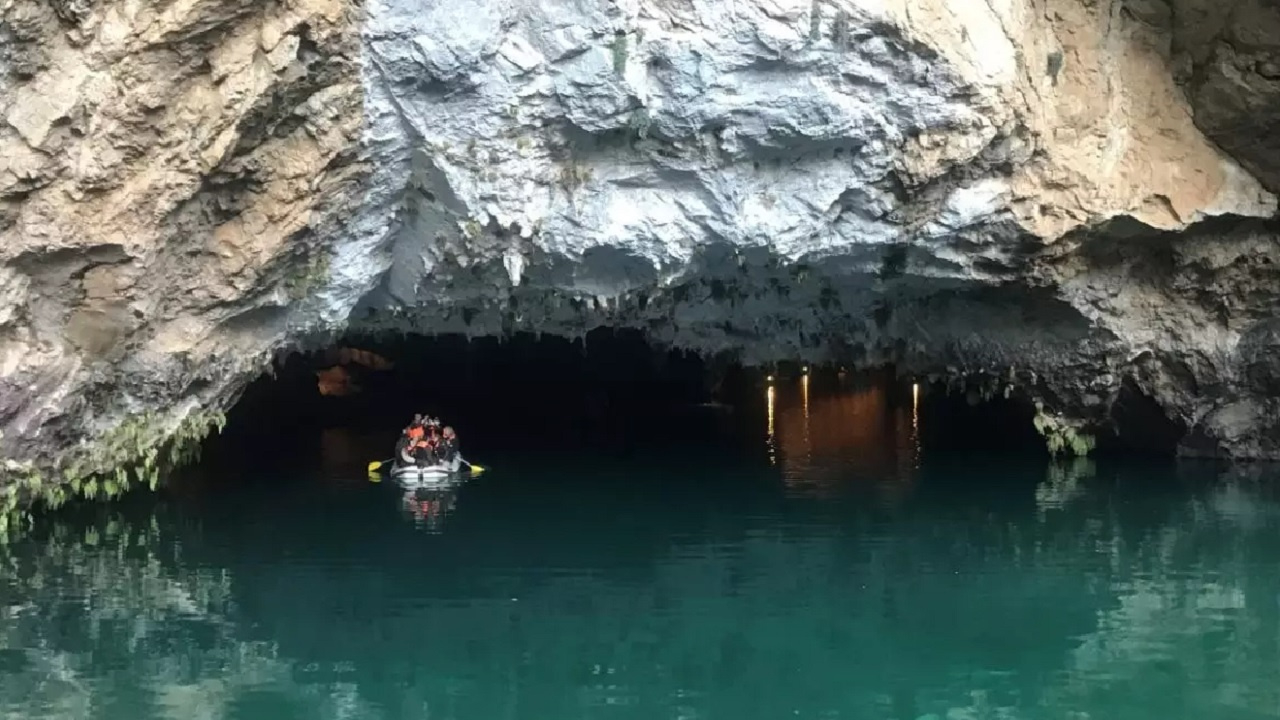 Yağışlar sebebiyle kapatılmıştı! Doğa harikası Altınbeşik Mağarası yeniden ziyarete açıldı...