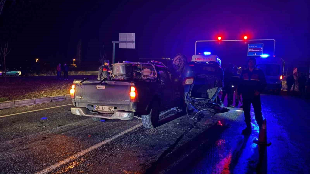Muğla’da feci kaza! Kavşakta 2 araç çarpıştı: 2 ölü, 2 yaralı